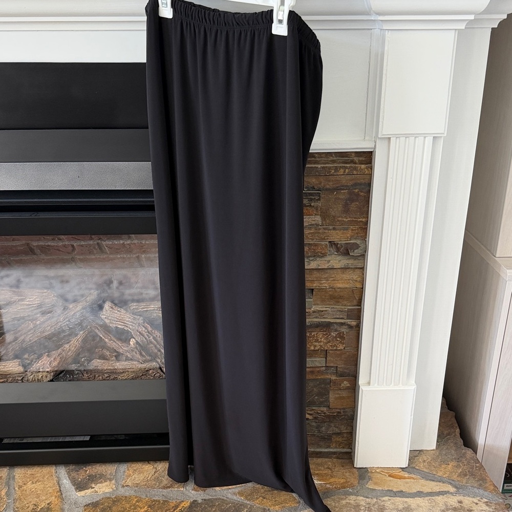 Black Elastic-Waist Maxi Skirt